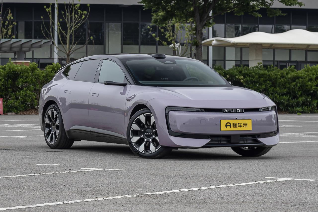 23-32万级豪华纯电里，奥迪E5 Sportback的五个版本没玩“入门减配”