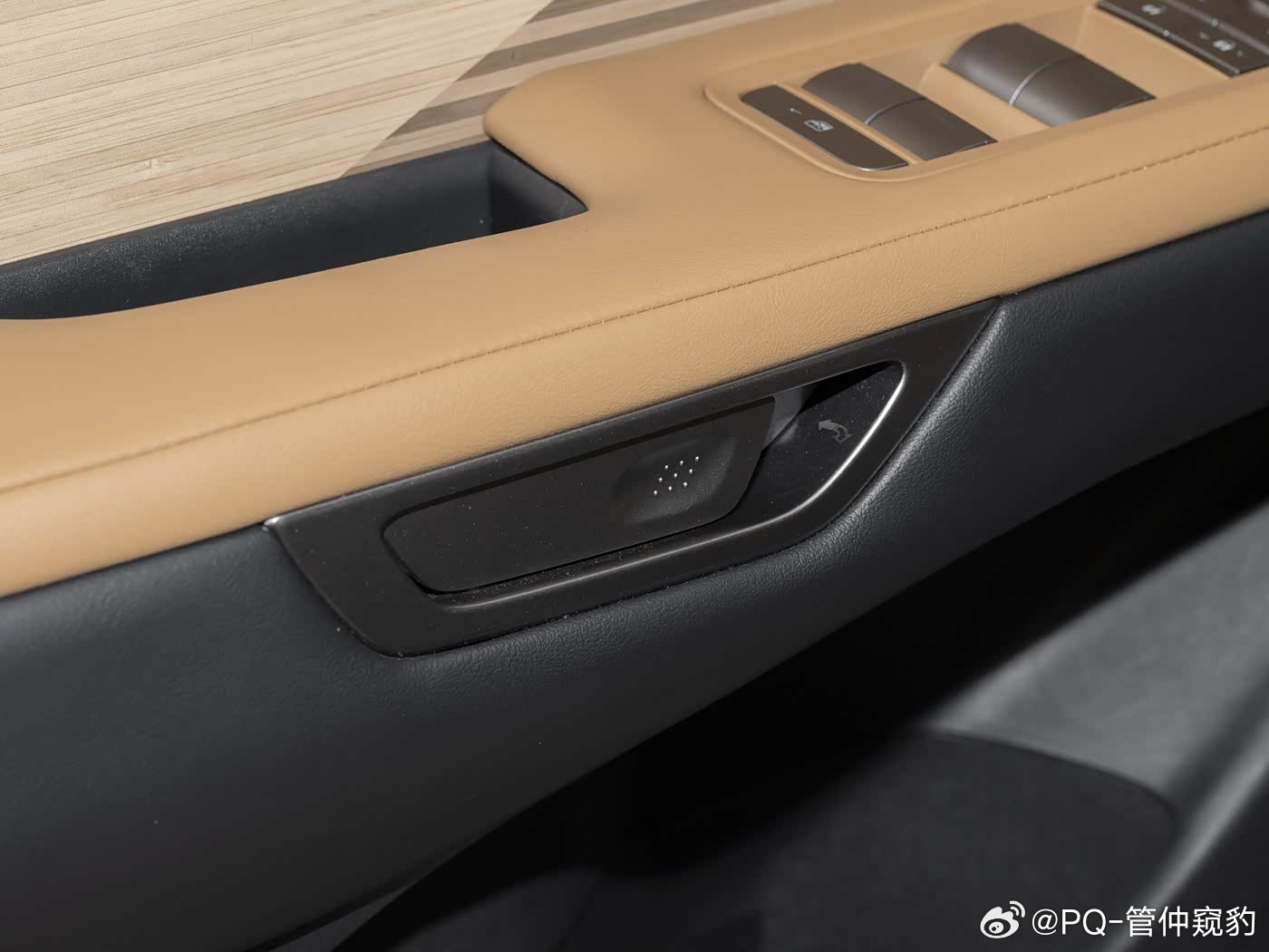 全新雷克萨斯es 有一个可取之处【机械和电子门内开关集成在一起了】本来想去看新E