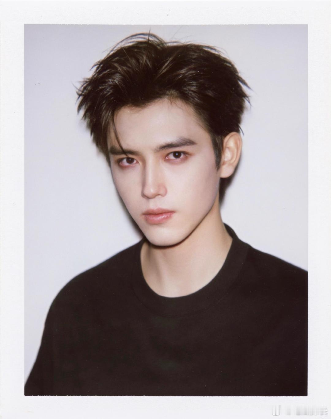 陈飞宇26岁生日撕拉片陈飞宇晒26岁生日撕拉片陈飞宇26岁生日撕拉片，每一张都好