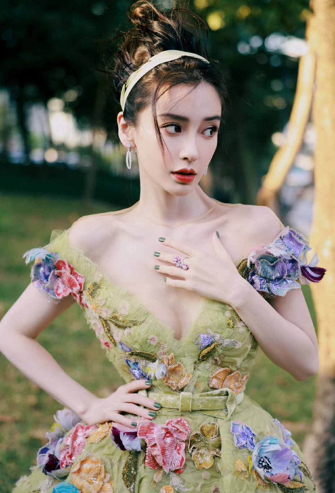 杨颖Angelababy时尚芭莎art封面➕12月芭莎活动 