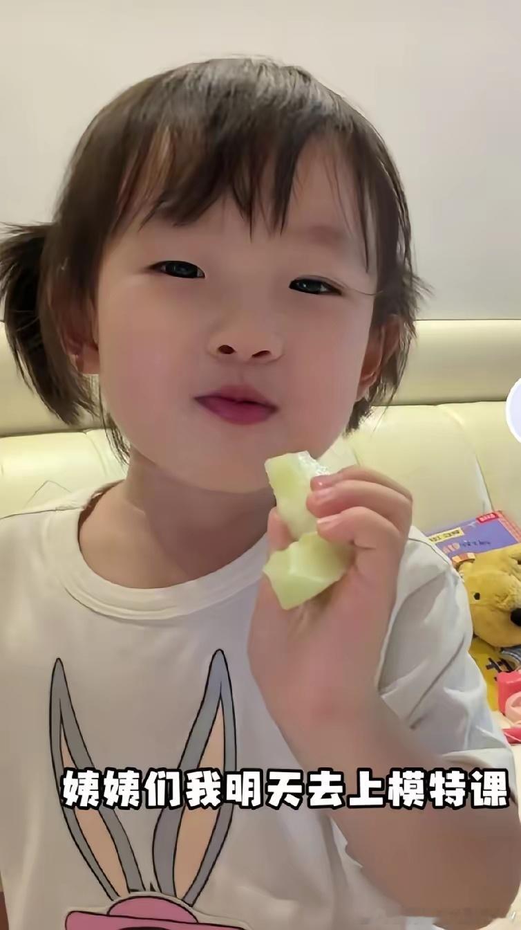 见过啃老的，啃小的第一次见！黄一鸣的帐号被全网禁言下架后，她转头开始做闪闪的矩阵