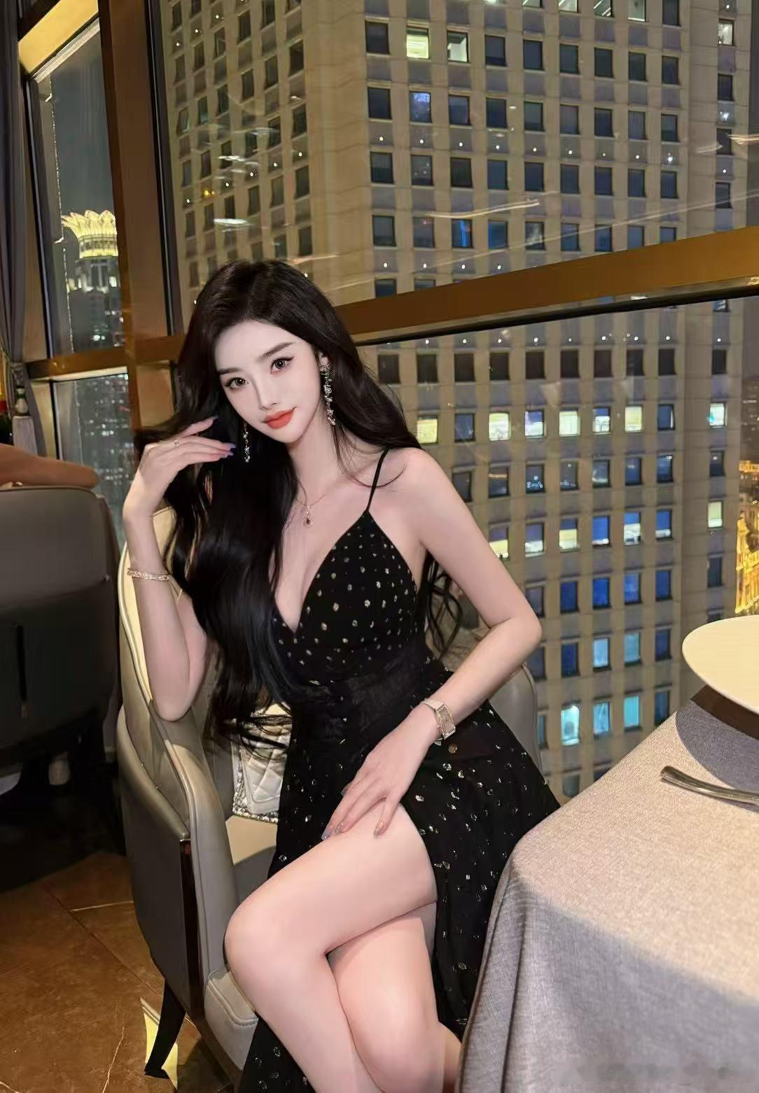 PinkHot_戴安娜[超话] 多巴胺充值𝗶𝗻𝗴 •˓◞颜值美女自拍 ​​