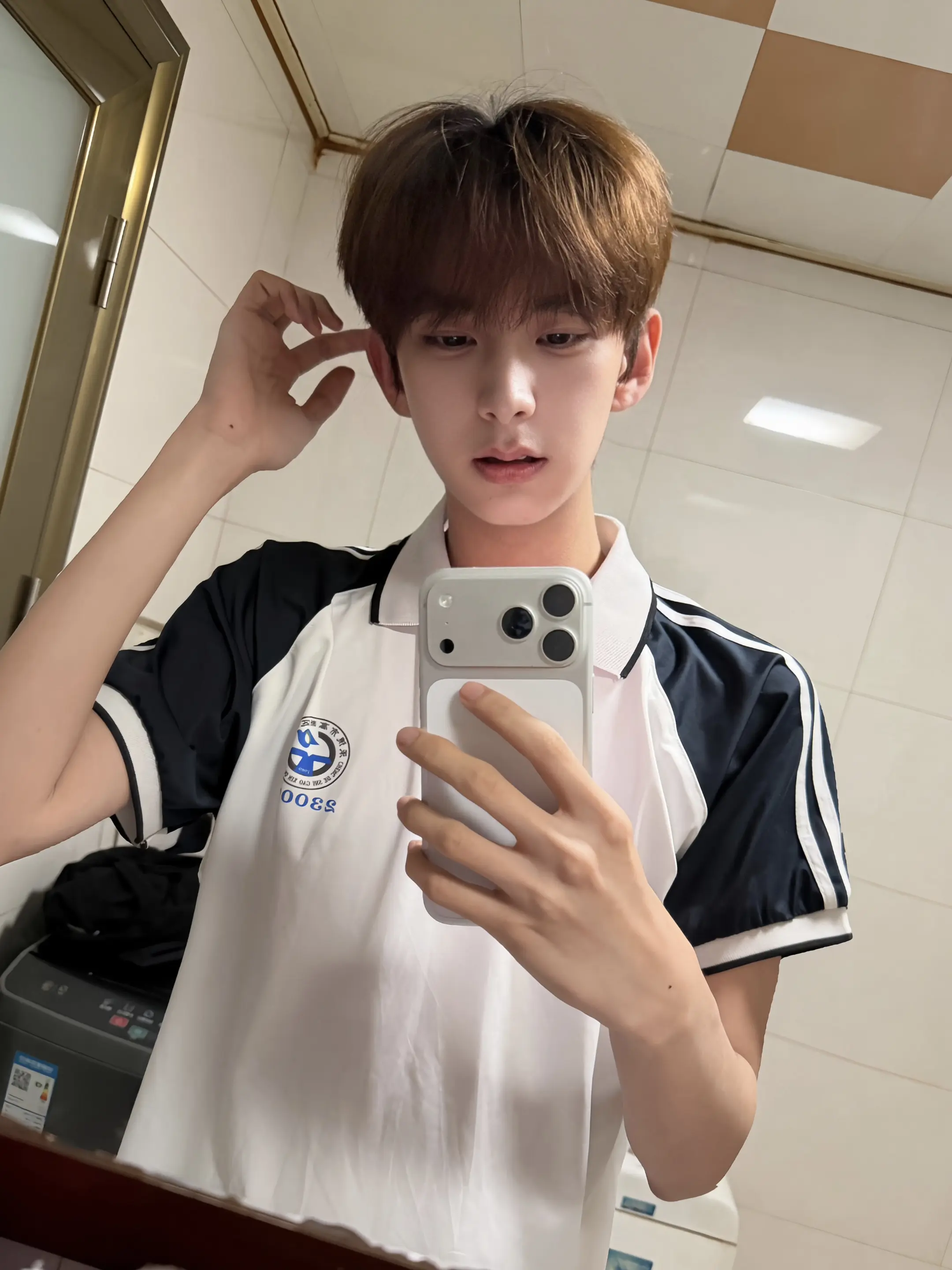 年下靠边站 年上靠我站