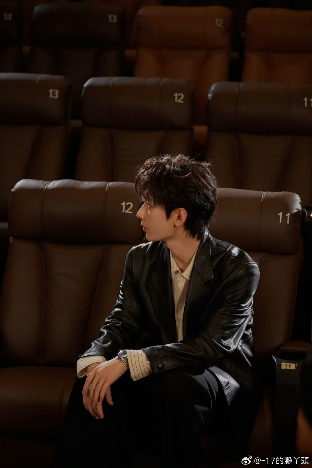 E成毅两京十五日cy成毅朱瞻基我正开着灯玩手机，忽然觉得周围都暗了下来，原来是手