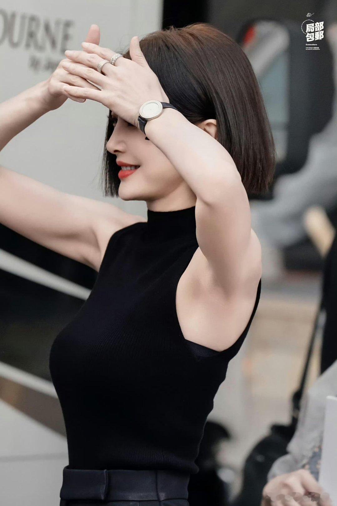 秦岚的身材我真的斯哈斯哈了 这个完美的肩颈线[期待][期待][期待]妈妈级别的 