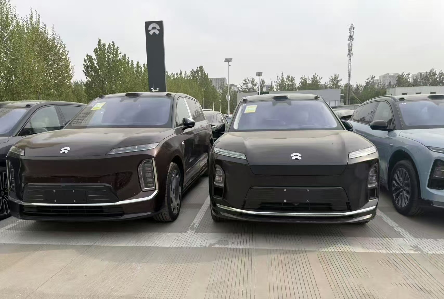 蔚来ES9的内饰看着和ES8很类似