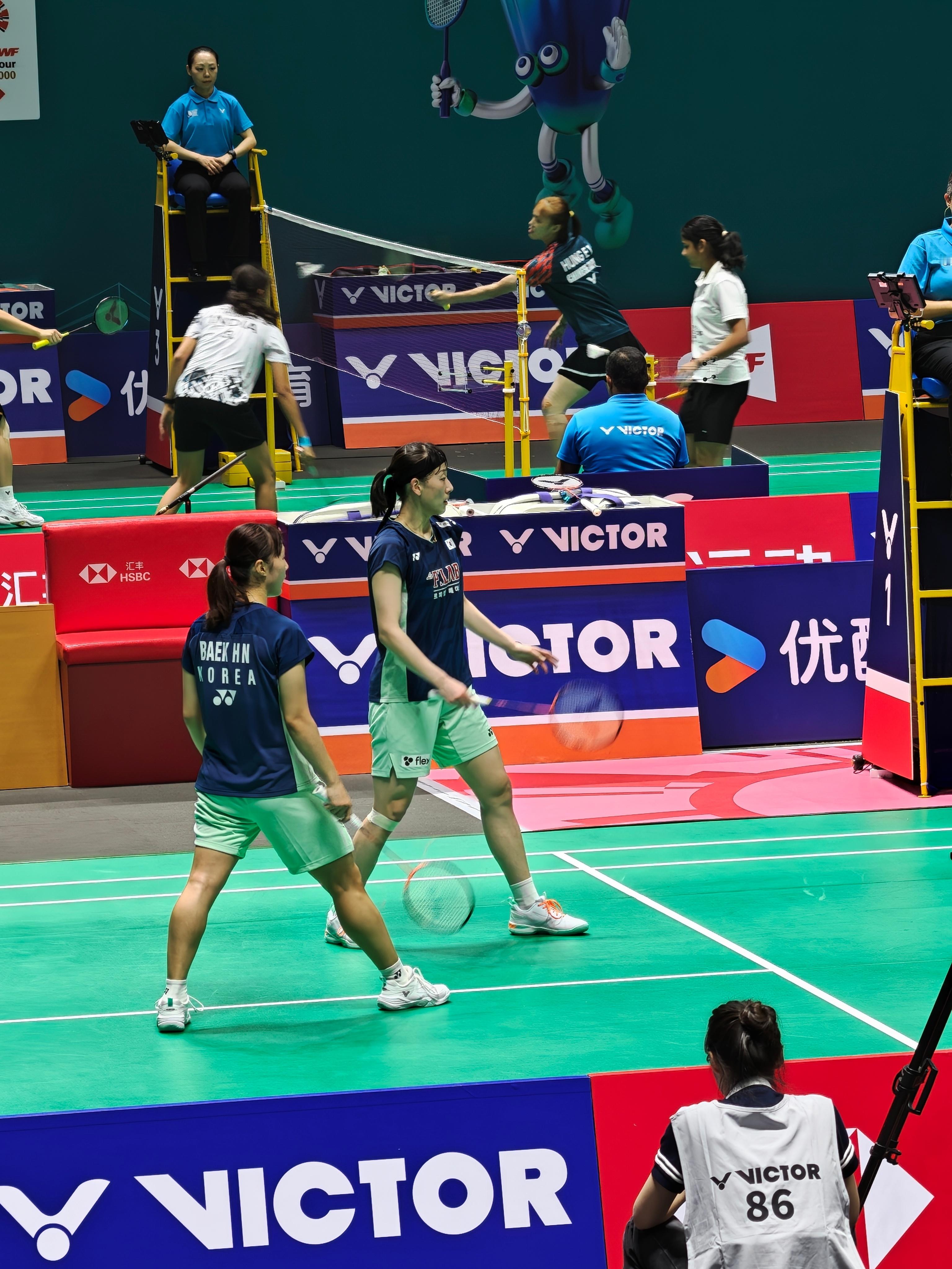 白荷娜/李绍希🇰🇷 21-6、21-15 🇭🇰范嘉茵/尤漫莹 ​​​