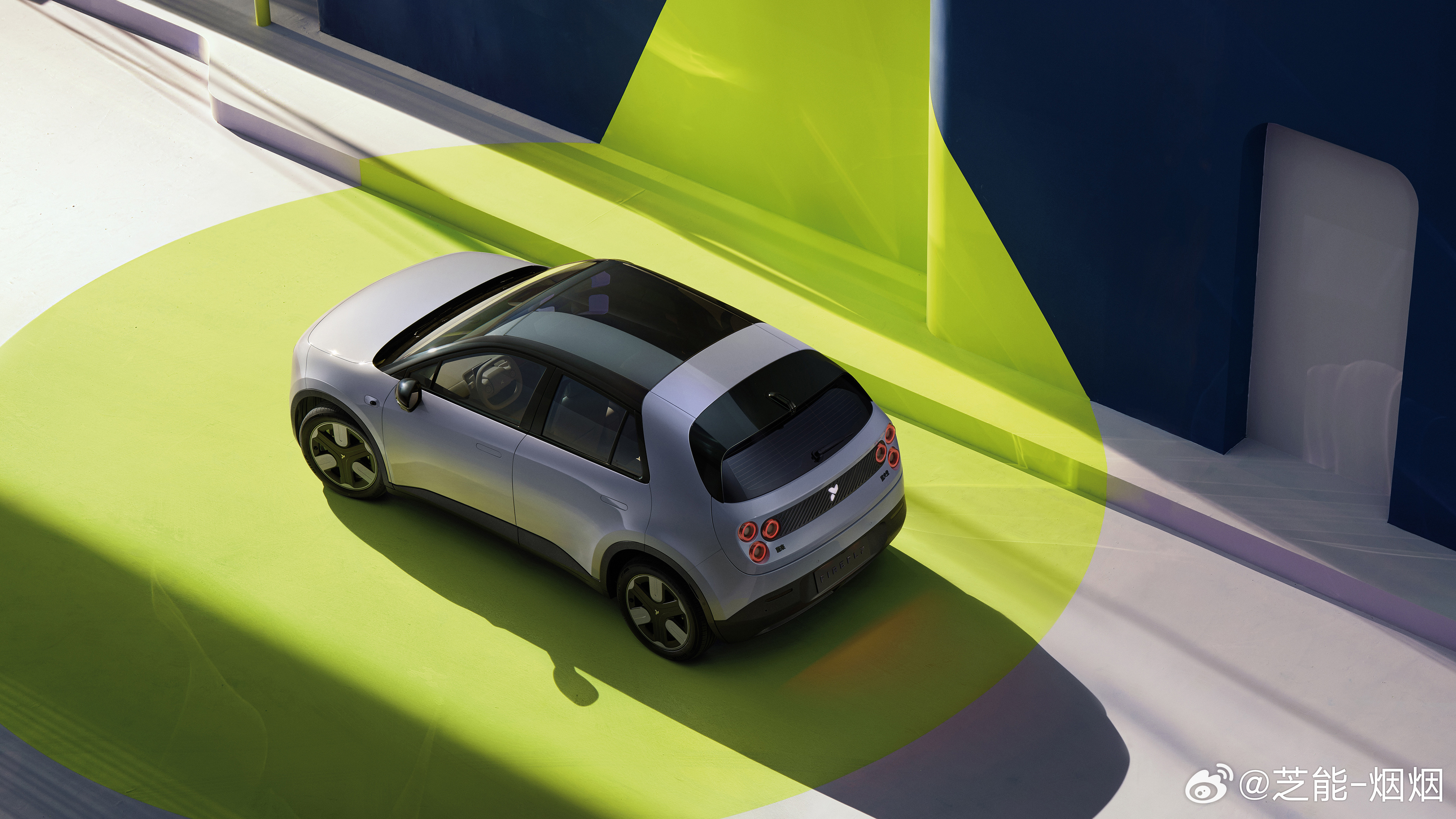 新春假期我是有机会可以开了一周的firefly萤火虫，是非常好开的小车，观望了这