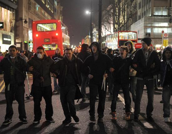 一个国家能“蠢”到什么地步？看看瑞典就懂了，三十年前，瑞典人均 GDP 高达 3