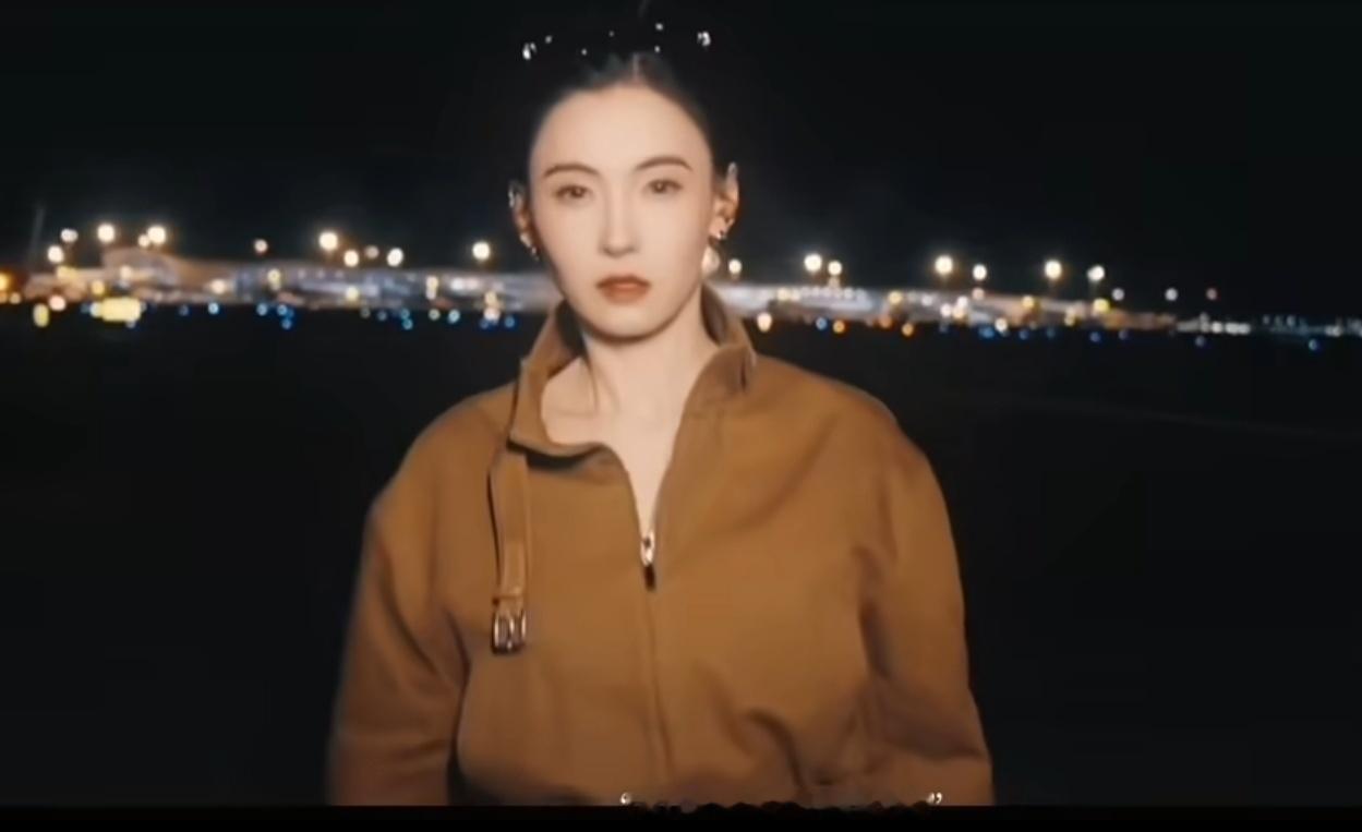 张柏芝在外网发为祖国点赞在爱国这方面，张柏芝确实没得说，而且作为一个母亲，她也确