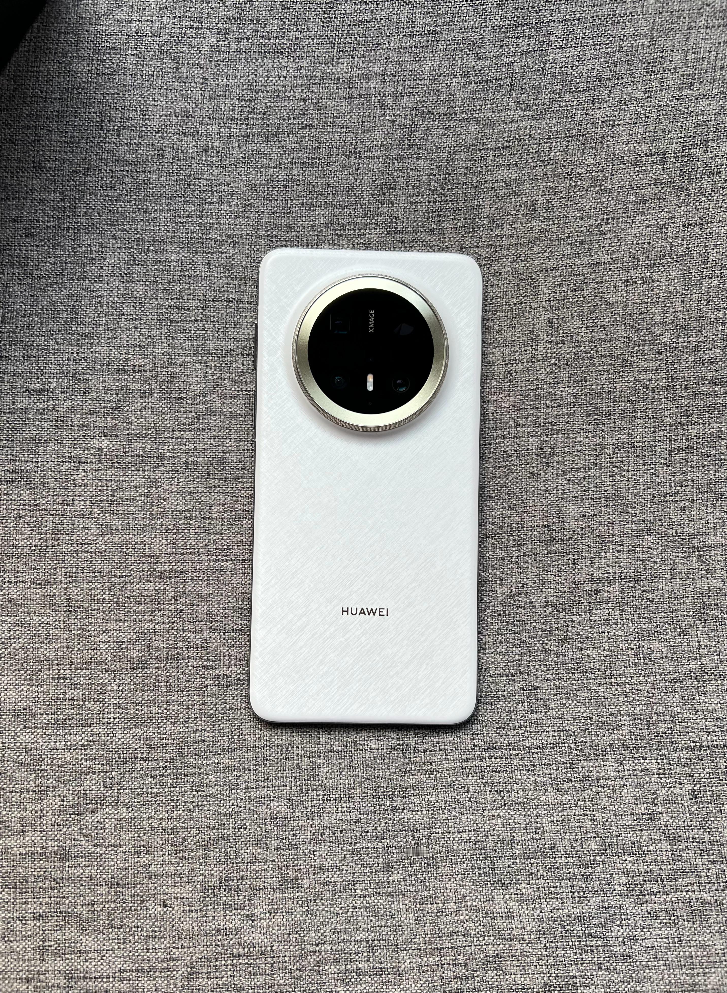 华为Mate70 Pro+ 16+1TB 白色，屏幕完美，中框轻微划痕，电池效率