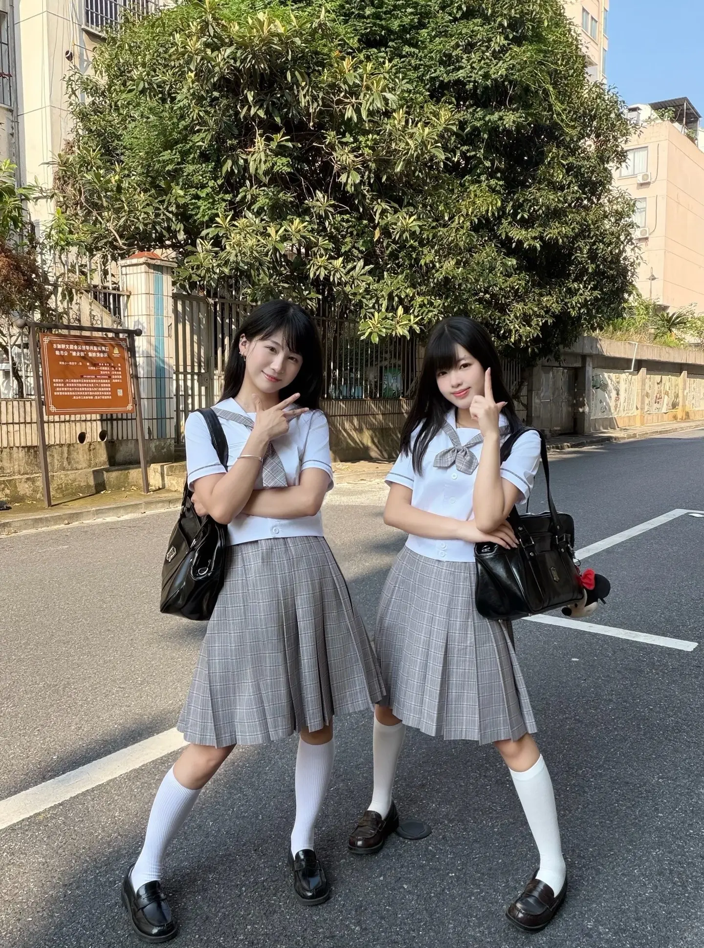 双子这个萌。