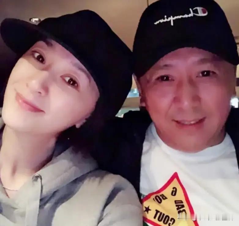 十年神仙婚姻落幕！李小冉低调离婚真相曝光，分居两年早有伏笔
 
曾被全网追捧的低