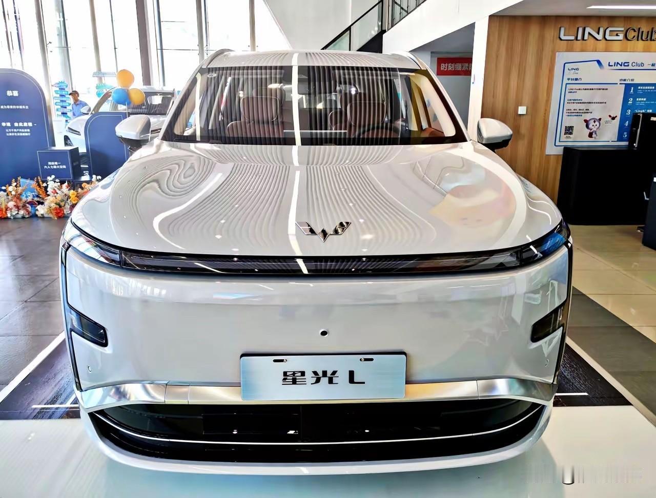 第1，尊界S800，70.8万起，半年卖了7181辆。
第2，仰望U7，65.8