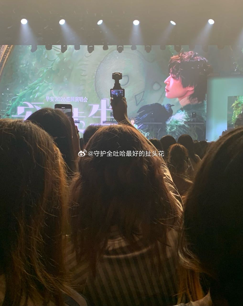 tg 妹子你在普区第二排都能扒到杆的情况下 破大疆举这么高是有毛病吗