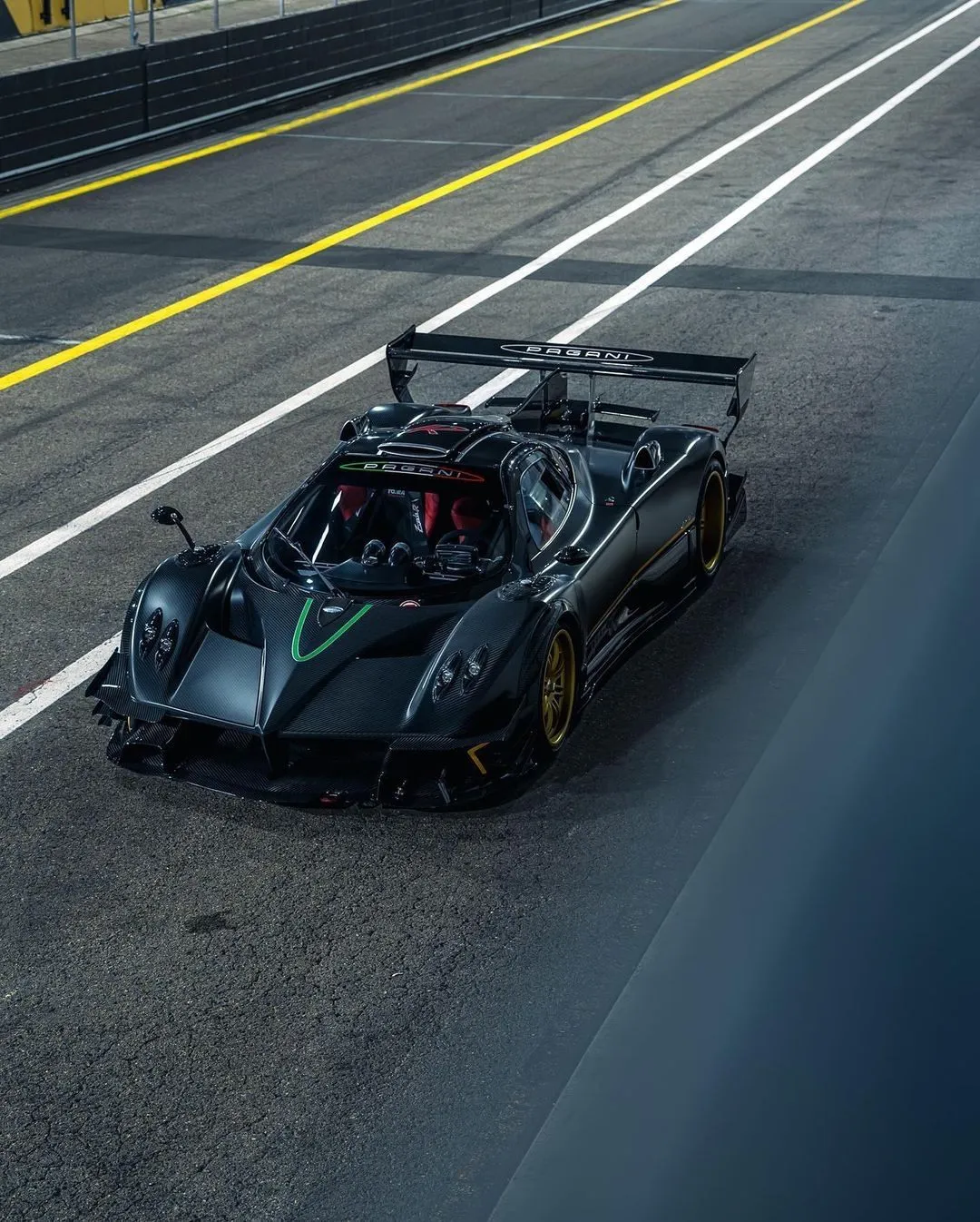 > Pagani Zonda R