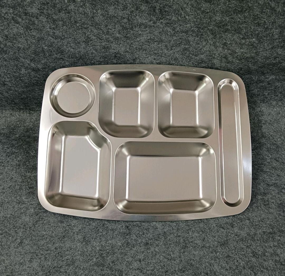 问下大家，餐盘左上方那个小圆坑是干什么用的？都说饭后一支烟，我可以拿它弹烟灰么？