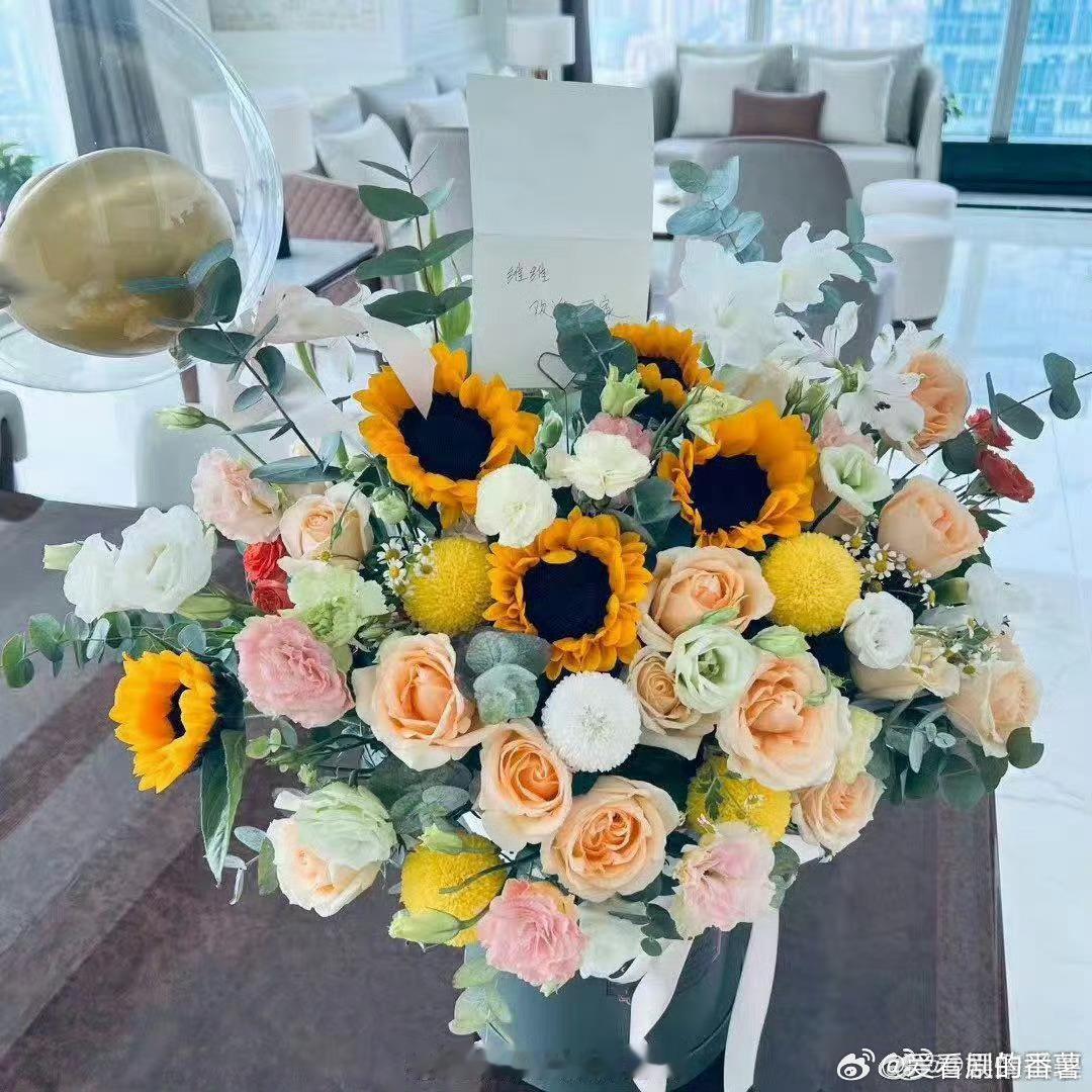 刘维 谢娜我永远的师父谢娜能有今天的成就绝不单单是才华还有人品！真的是令人真喜欢