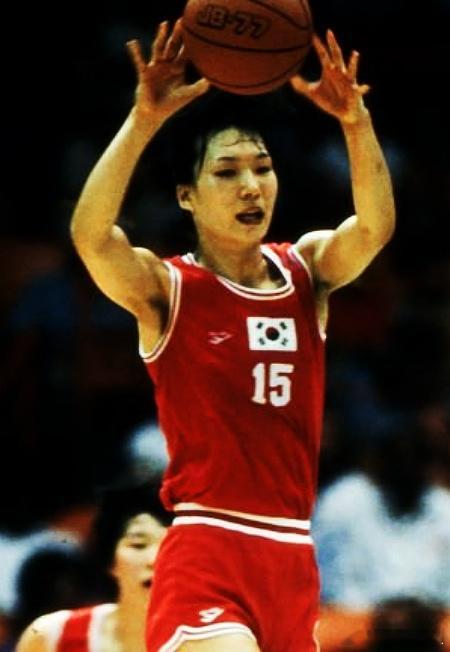 1978年第七届女篮亚锦赛开打前，韩国队第一高度朴赞淑接受采访时声称，自己真实身