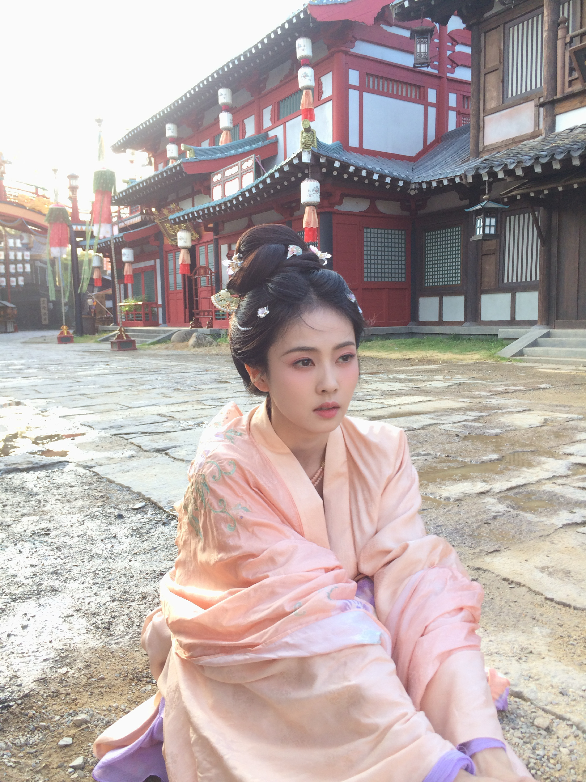 ·白鹿莫离 ·白鹿叶璃﻿ 今天的日落可温柔了，但今天的风啊，甚是喧嚣，老是吵着要