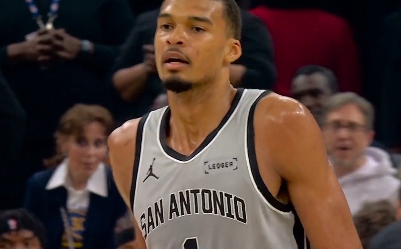 要我说 勇士这残阵马刺给文班刷吧 来个40次出手什么的 肯定不必阿德巴约差 马刺