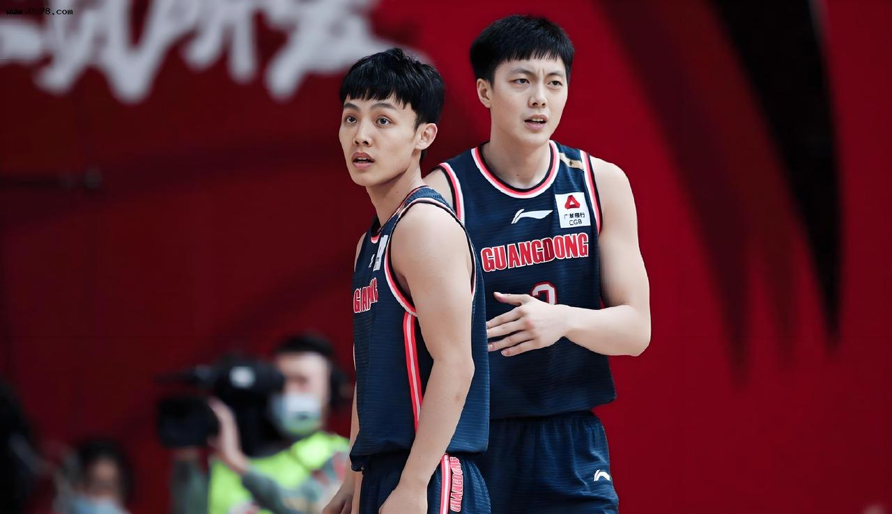 #广东男篮老人尽去后，颓势已现#  
       昨天CBA新赛季广东男篮和山