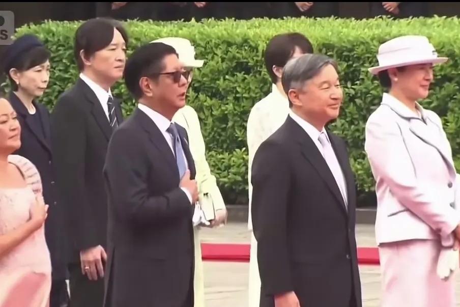 天皇亲自站台，高市长靠边站，这一幕让很多人心里咯噔一下：这种“王炸”外交，背后到
