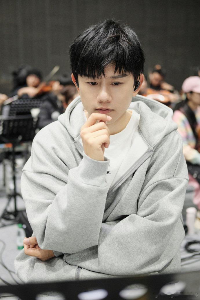 张杰歌迷会为四川一村庄出资修路  被张杰歌迷会狠狠圈粉！捐建道路助力乡村，用爱心