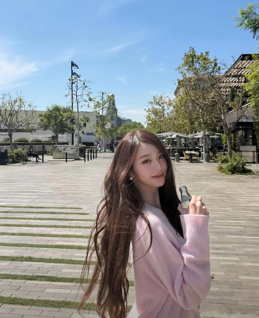 现在我想问问张元英都是什么软件啊？让我也用用吧，不能是醒图吧 