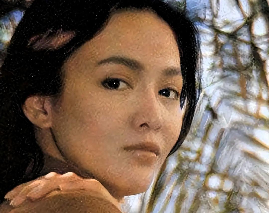 郑裕玲这一路走来，那可真是活成了很多人心中的传奇。她对待感情的那种清醒劲儿，真不