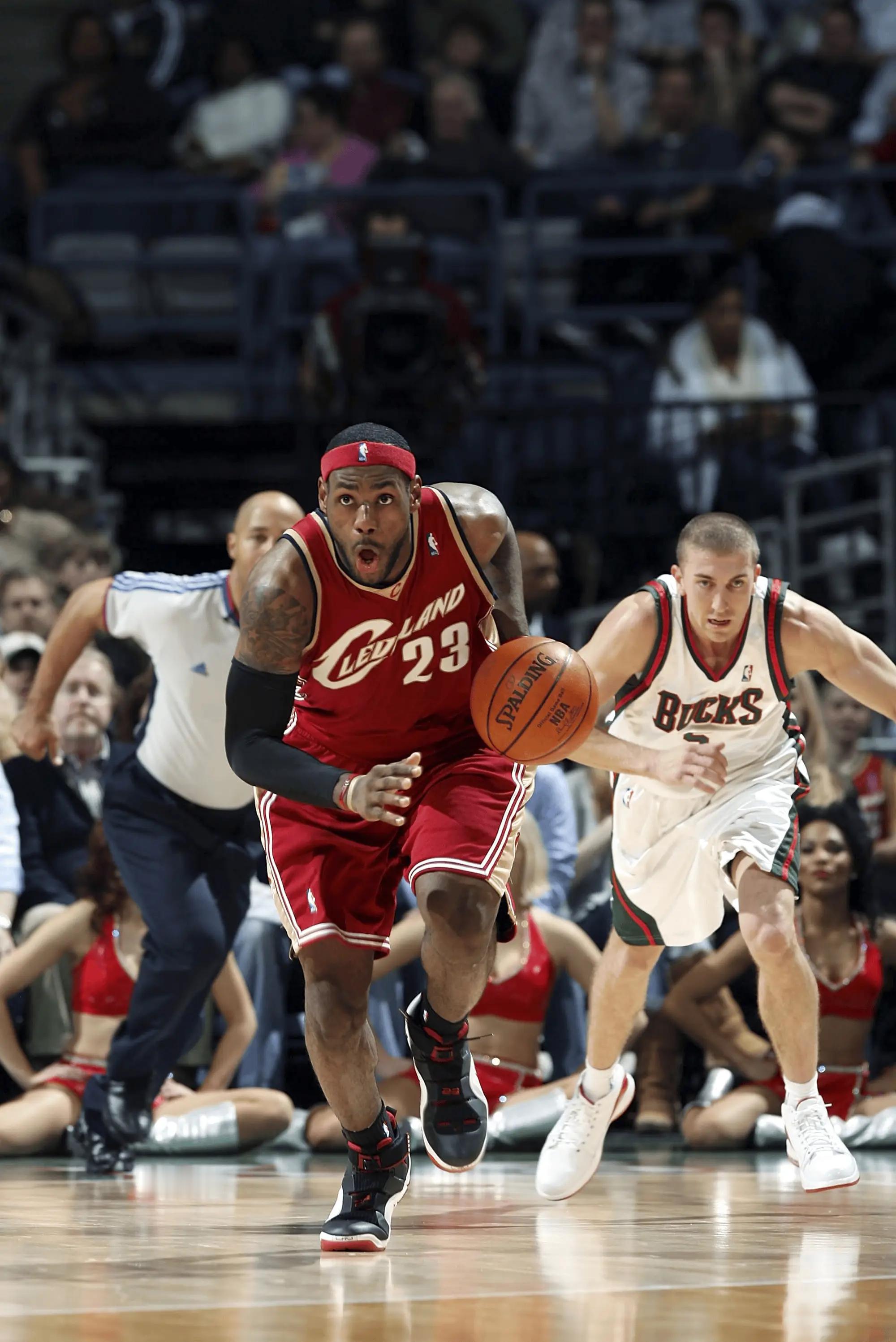 美媒晒图：这是詹姆斯上一次得分未上双时赛场照！ 