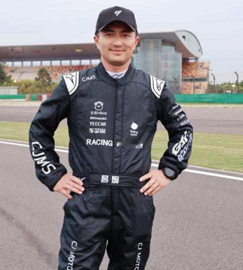 赛车和其他力量型的运动其实是不太一样的，赛车更多的是技巧，以及对车况的感知。
4