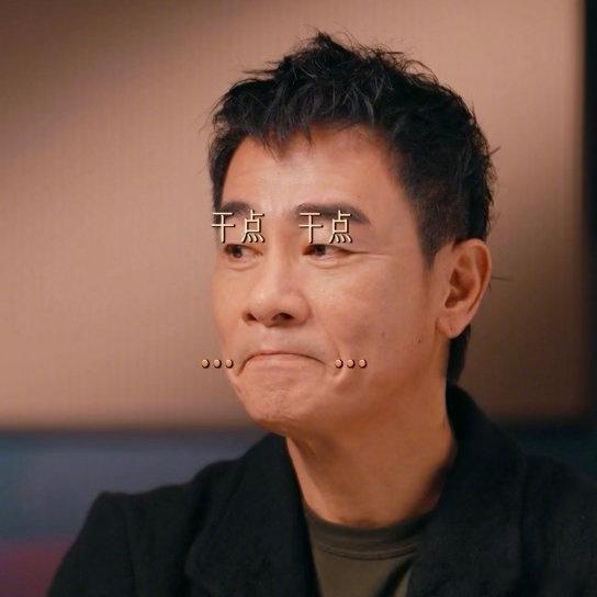 陈小春半夜三点还在练歌 凌晨三点的练歌房有陈小春，凌晨三点的微信工作群还有陈小春