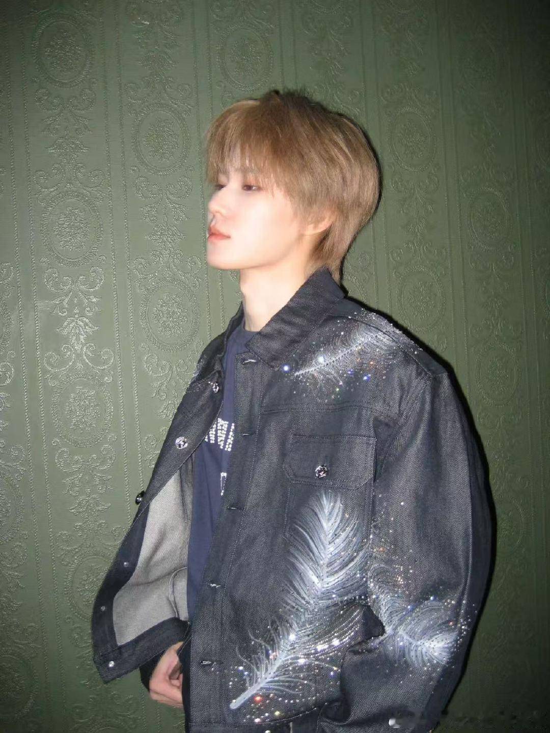 张真源立即发送四连拍 张真源四连拍 