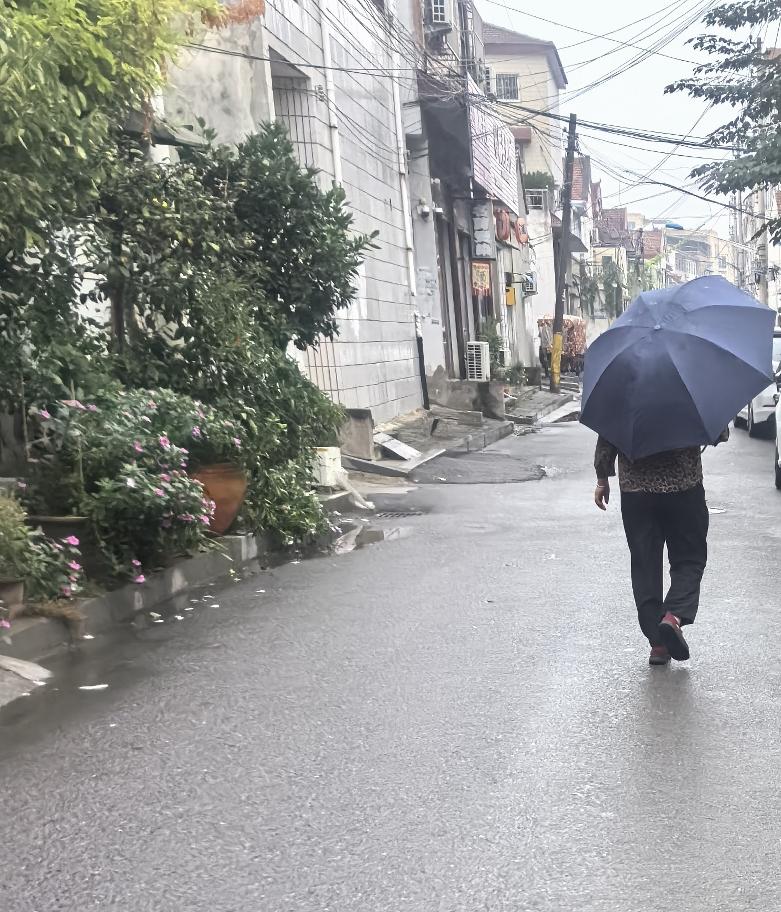 单位老朴上个月办退休，手续还没有走完，这个月就是中秋节，他本人也早已经交过全年的