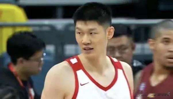 中国男篮77-49委内瑞拉！本场比赛中国男篮表现最好的3位球员。

1、胡金秋（