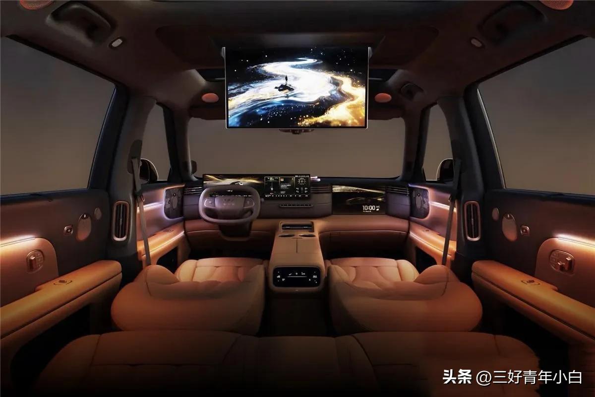 智己LS8，简直是高品质家庭的聪明之选！
它入门即高配，百万级配置25万就能拿下