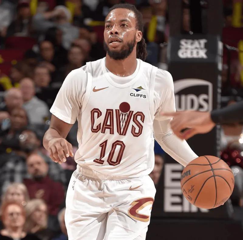 国王是垃圾集中营吗？
完全搞不懂国王的建队思路到底是什么？
他们给人感觉，没有长