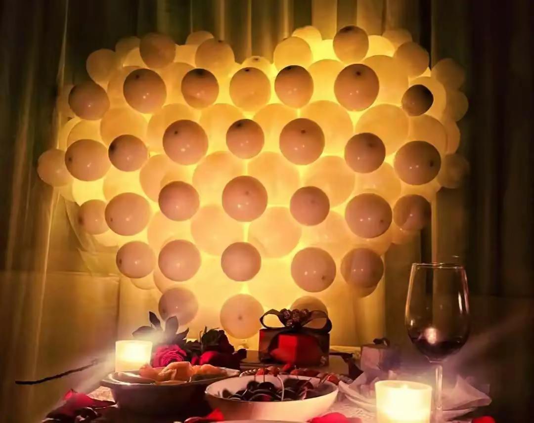 浪漫家居氛围布置指南，做个浪漫的人！。浪漫氛围的家居场景布置，少不了借助一些物品