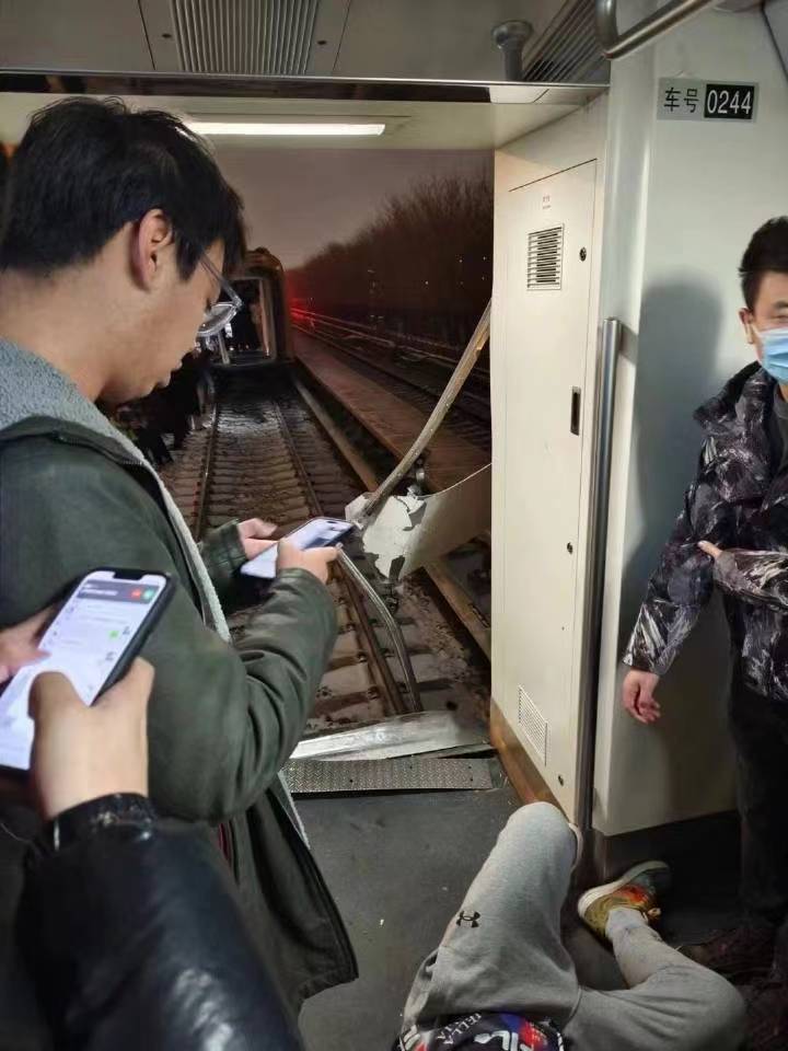 今天的雪真的很大很大，中午开车都吓得要死，看情况没有人员伤亡，等个官方后续吧#北