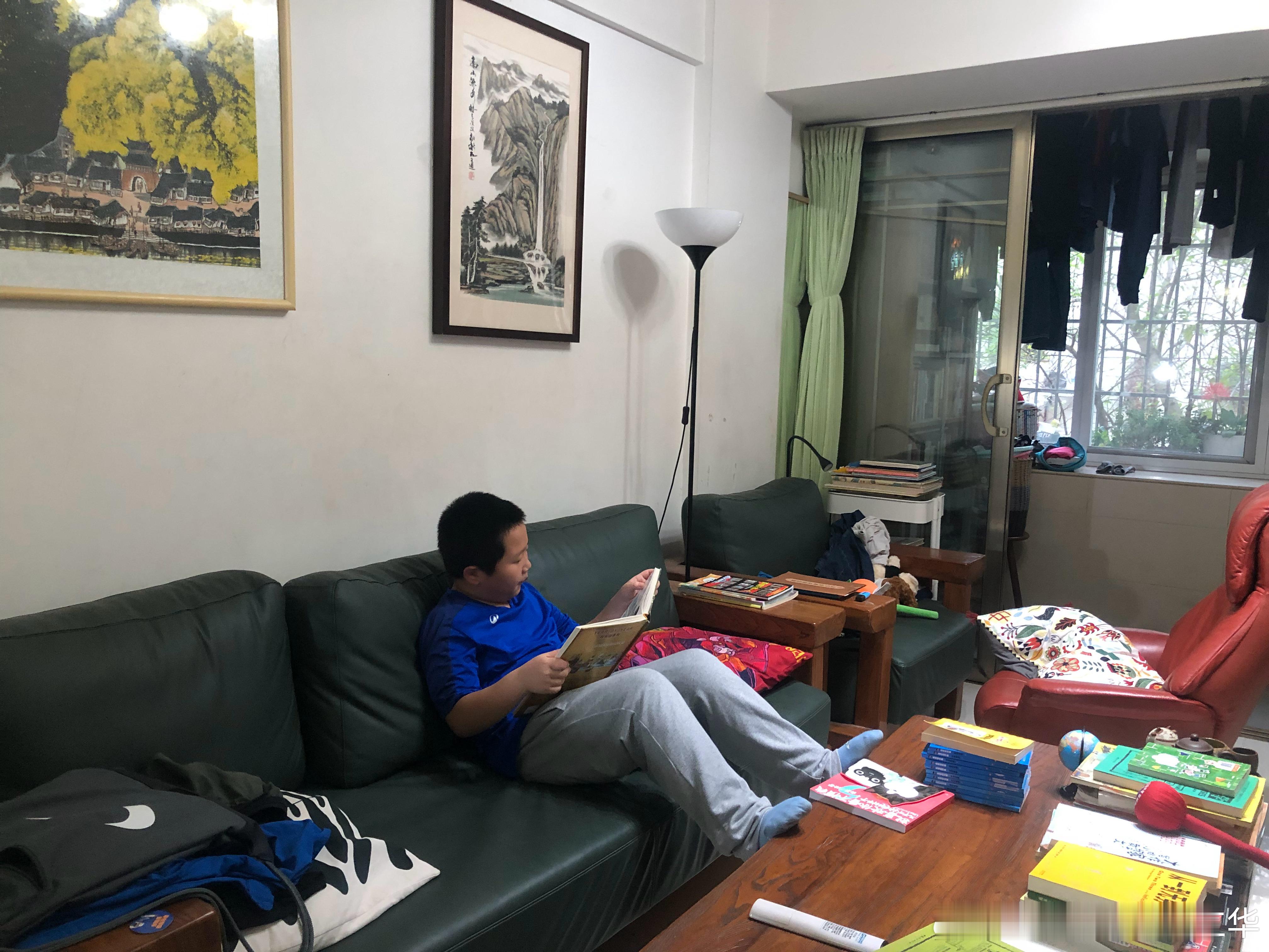 十点半就坐不住了，本就没啥事儿干，看了一会书就想回家了！午饭总要吃好的！“臣妾做