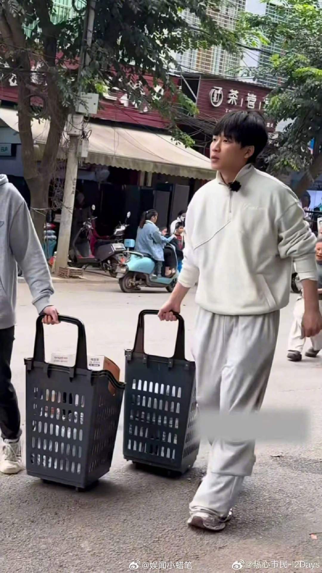 王鹤棣一人搬了三箱水张宸逍夸王鹤棣 吴泽林捂耳朵 王鹤棣没说话凭什么剪成鸟语花香