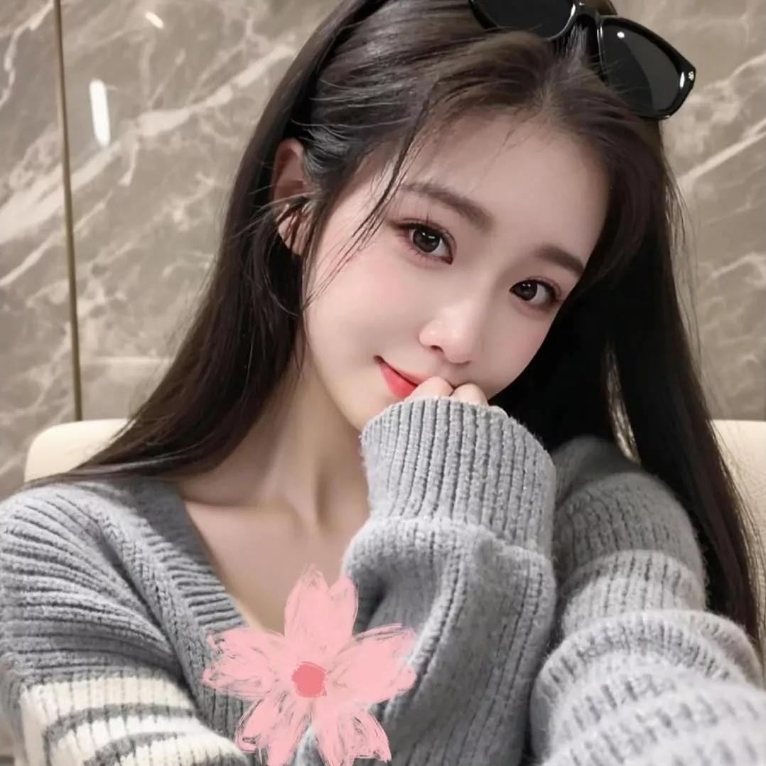 温柔笑容，甜美可爱，休闲时尚，温暖阳光。少女感微笑女孩 阳光治愈照 萌萌哒笑容 