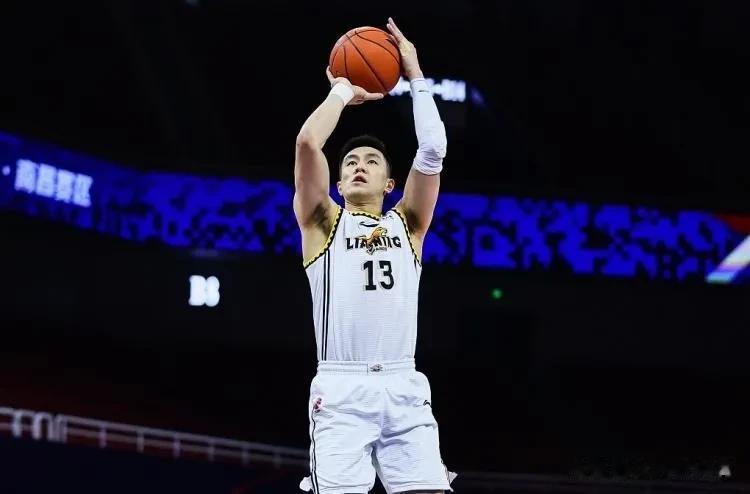 据媒体人导演我躺哪_basketball透露，辽宁男篮球员郭艾伦已经开始跟队出征