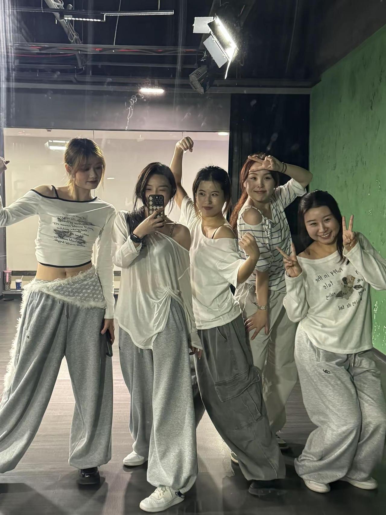 2025，依然在坚持着自己的热爱🫶工作的辛苦，情绪的崩溃，都在舞房得到了缓解和