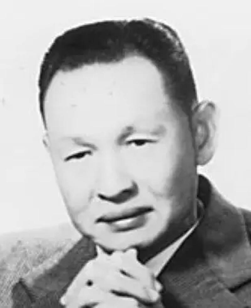 卢敦（1911年3月20日—2000年5月23日），广东新会人，生于广州。著名电