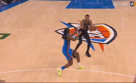 NBA西部决赛第一场打完，文班亚马的这个三步扣篮彻底火了……
文班亚马身高226
