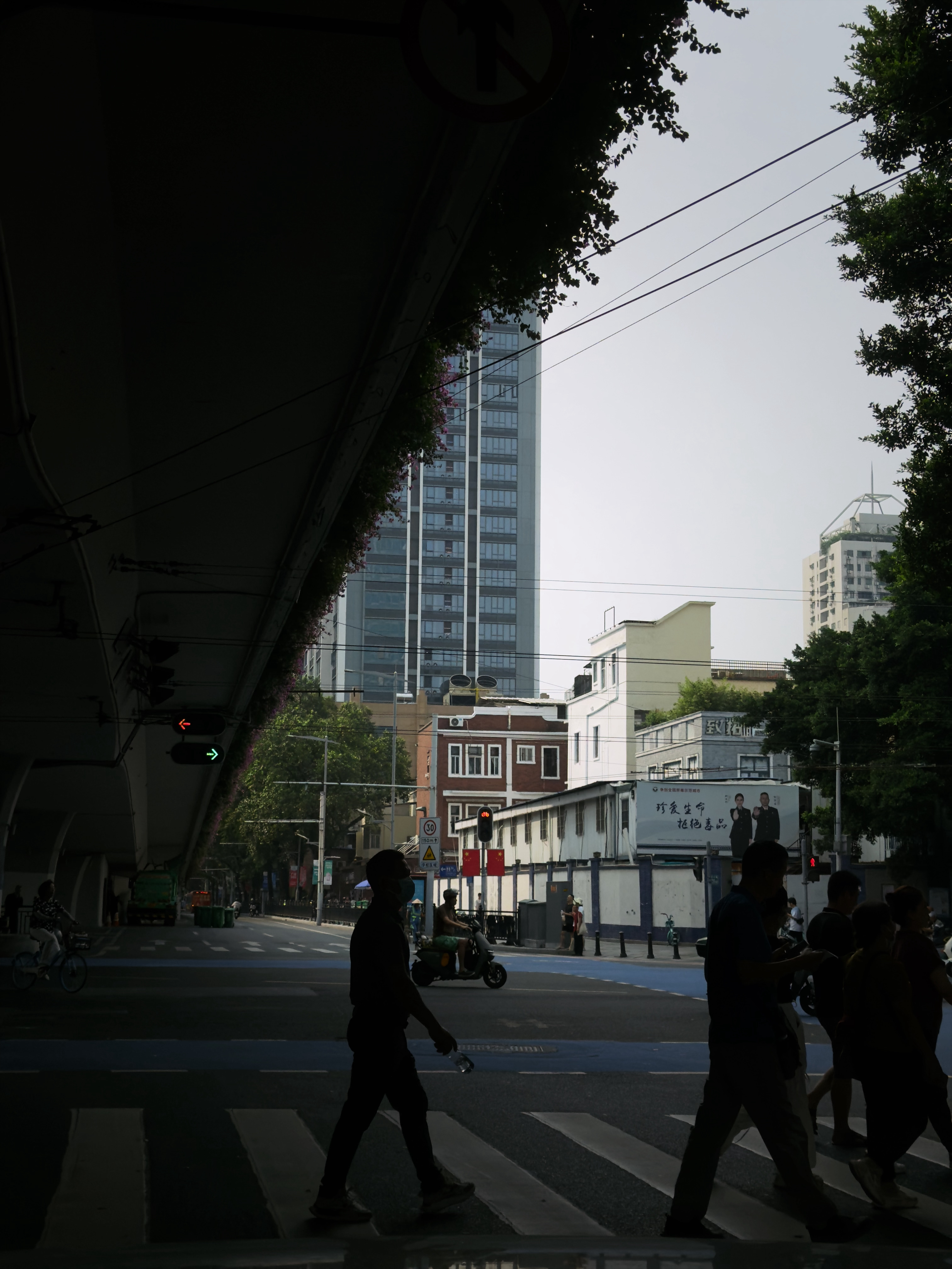 这会儿广州市区交通通畅，高速还堵着吗？ ​​​