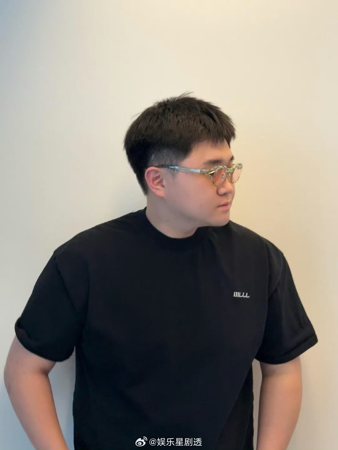 张百乔给皓瑞刷礼物 这波操作太秀了！张百乔突然给皓瑞刷礼物，直播间直接沸腾，皓瑞