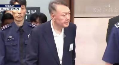 尹锡悦的下场证明了一件事，不管你在位的时候多么示好美国，向美国表了多少忠心，当自